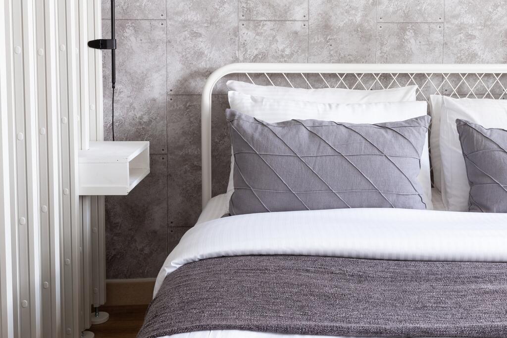 Frank Porter - Lake Apartments - thumb 4