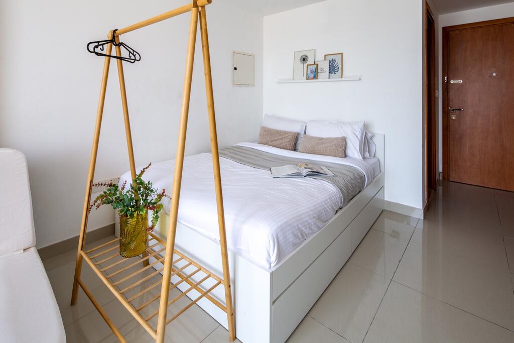 Frank Porter - Lakeside - thumb 0