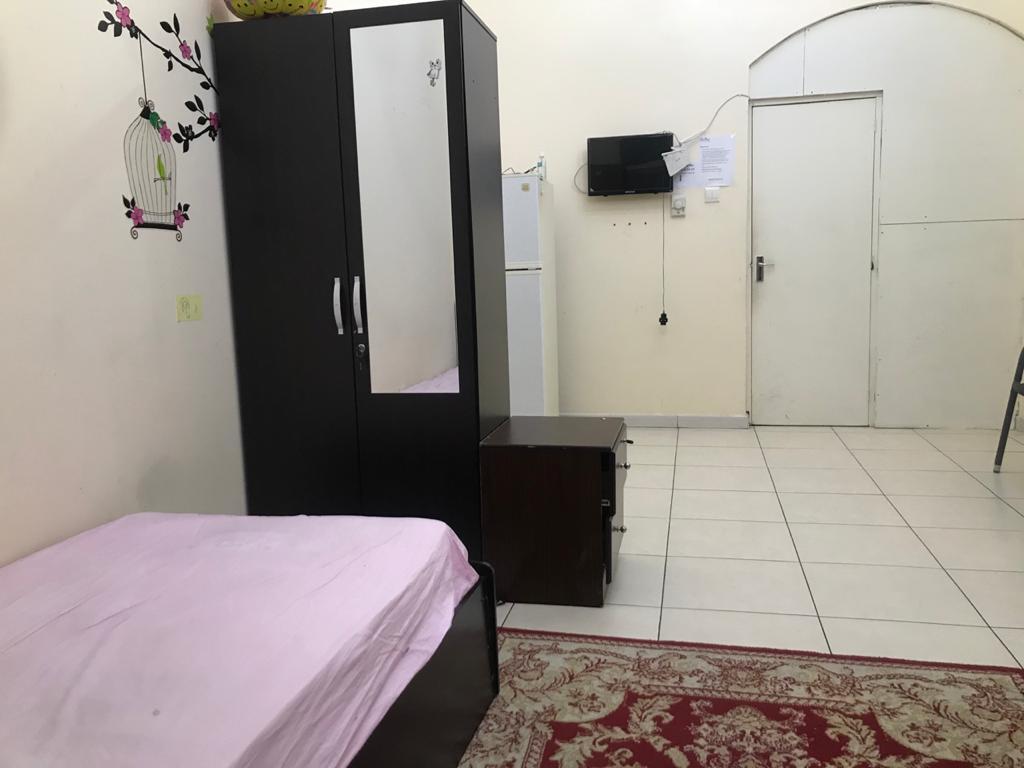 Affordable Couple Rooms Next To Metro And Near To All Tourist Destinations - thumb 3