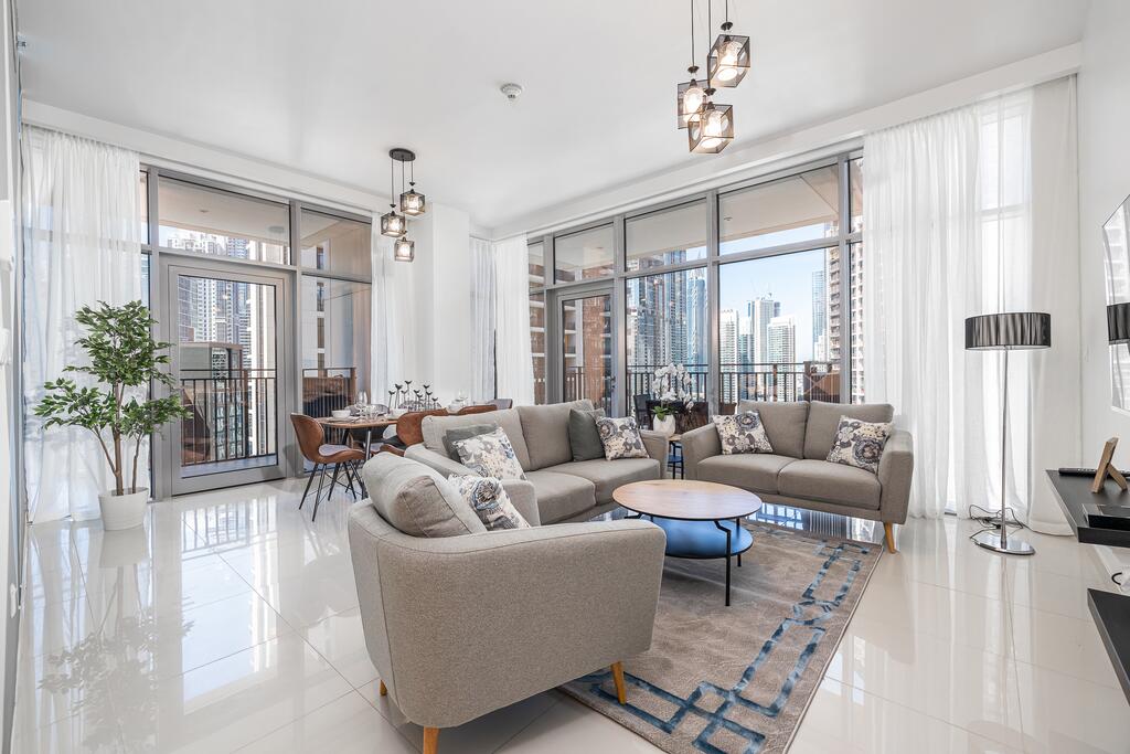 Gorgeous 2 BR Mid Floor Holiday Home In Downtown - thumb 1