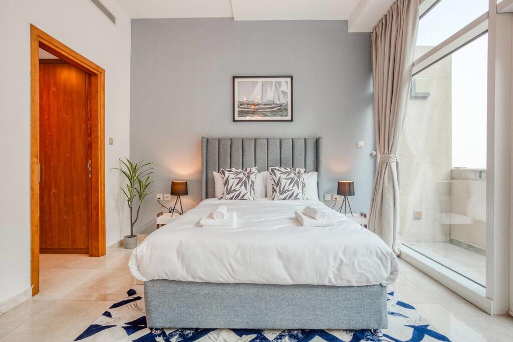 GuestReady - Chic & Cosy Apartment In Bay Square - thumb 4