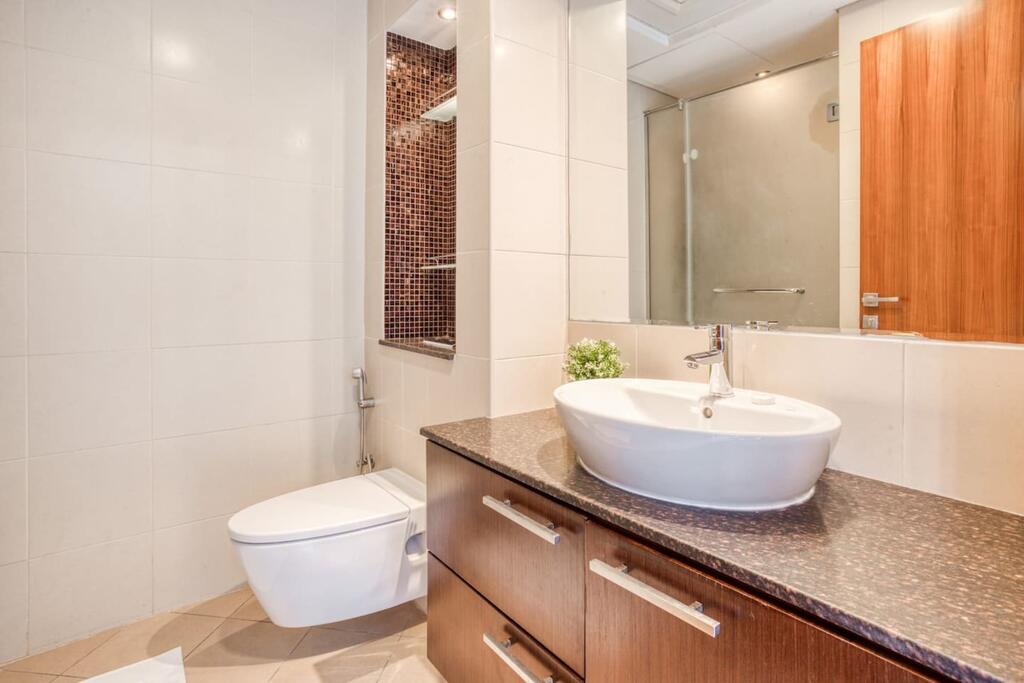 GuestReady - Chic & Cosy Apartment In Bay Square - thumb 7