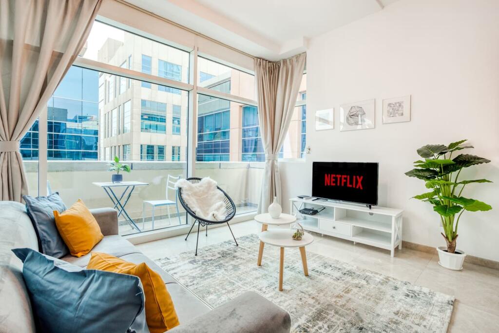 GuestReady - Chic & Cosy Apartment In Bay Square - thumb 5