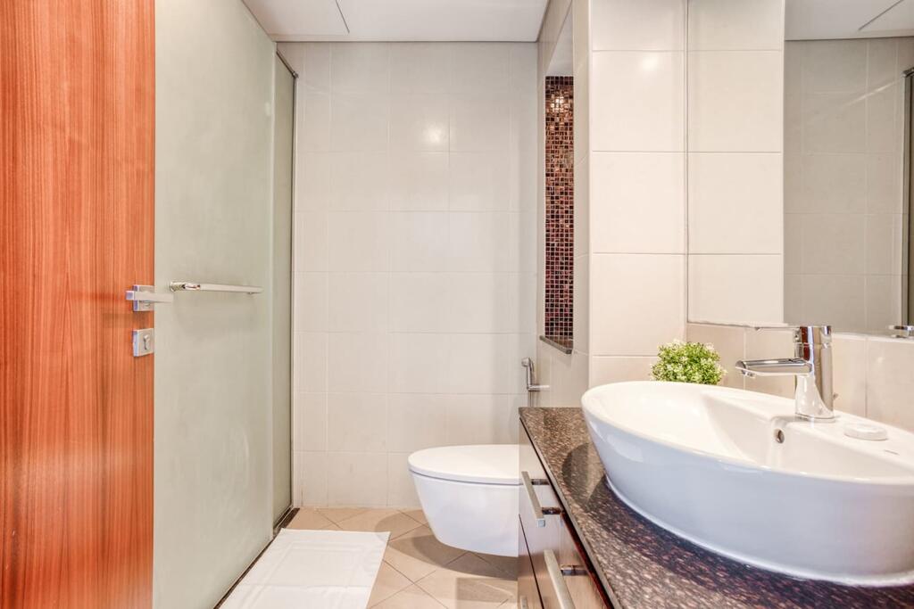 GuestReady - Chic & Cosy Apartment In Bay Square - thumb 6