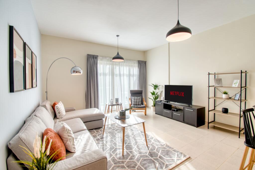 GuestReady - Chic Ensuite Flat - 10min From Palm Jumeirah - thumb 1