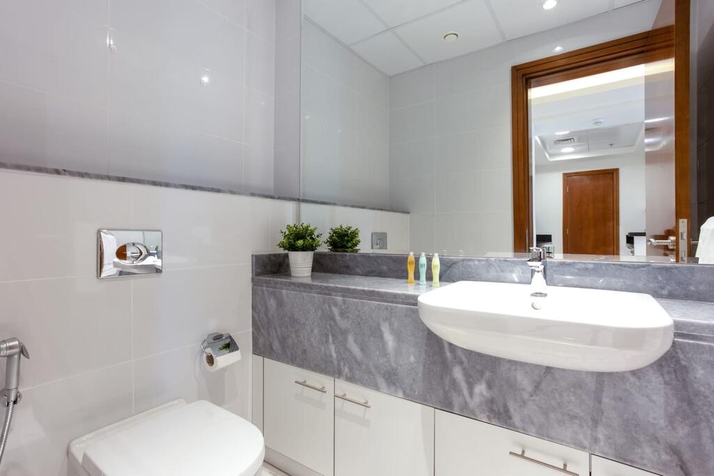 GuestReady - Exclusive Flat With Canal Views In Al Habtoor - thumb 5