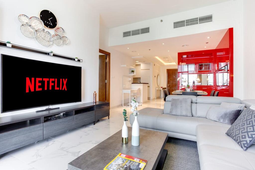 GuestReady - Exclusive Flat With Canal Views In Al Habtoor - thumb 1