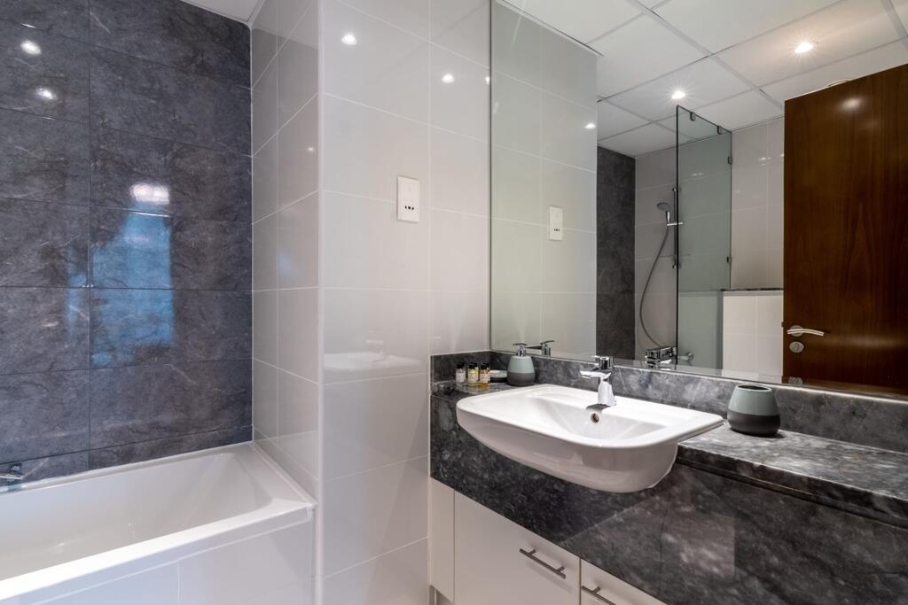 GuestReady - Fantastic Modern Apt With Stunning Canal Views! - thumb 6