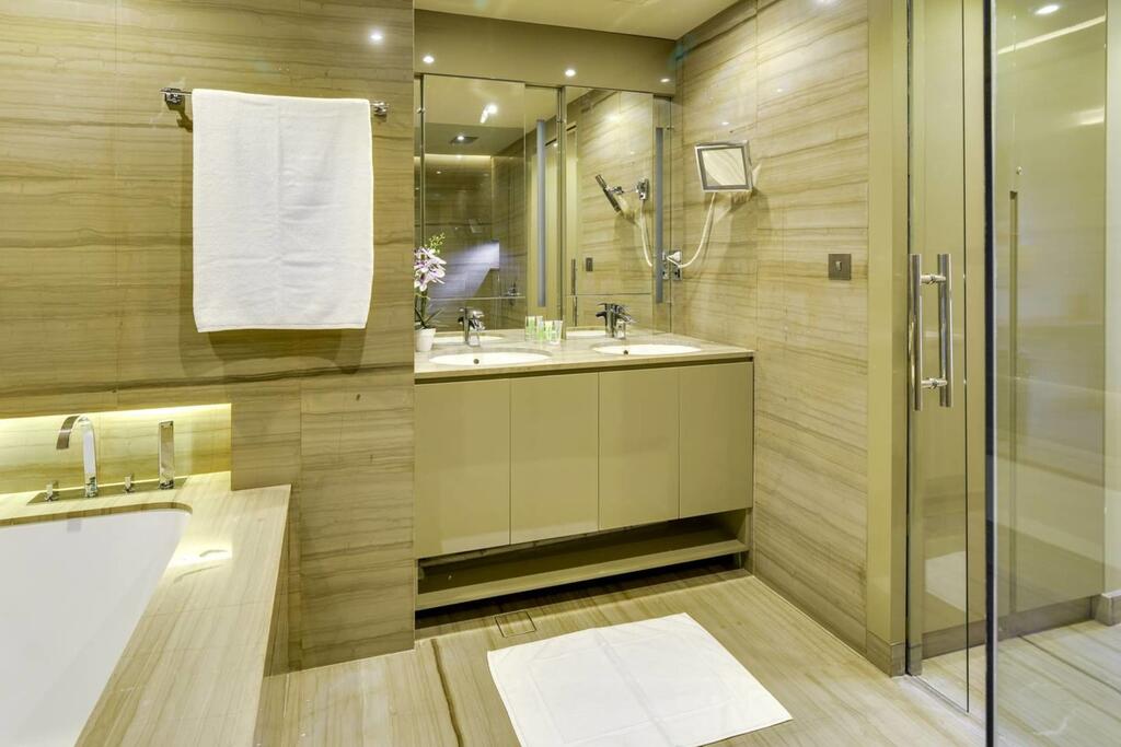 GuestReady - Luxury Flat In Downtown Burj Khalifa View! - thumb 6