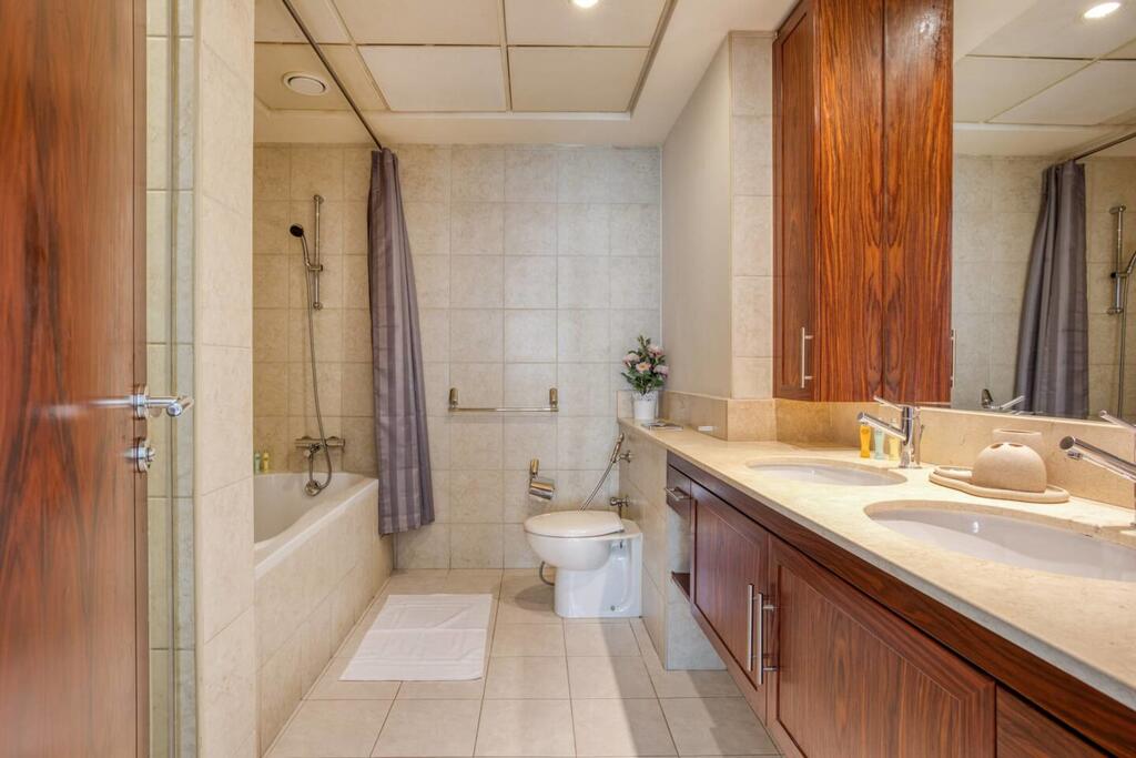 GuestReady - Premium Apt - Full Burj Khalifa & Fountain View! - thumb 6