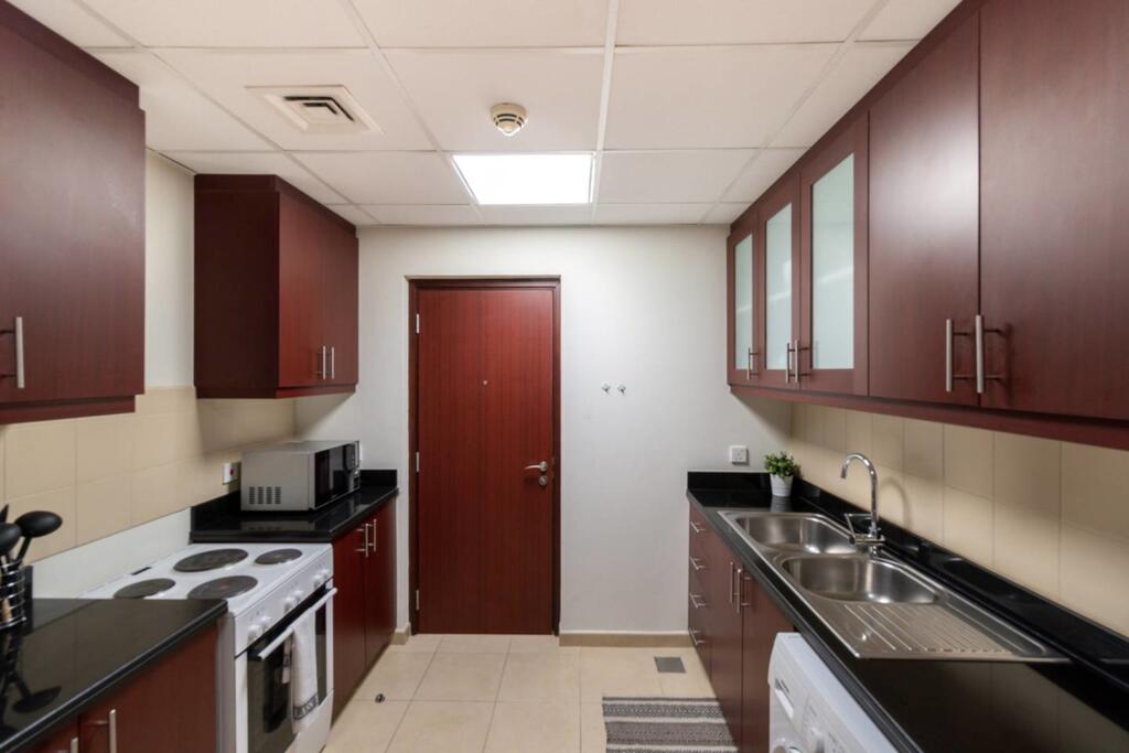 GuestReady - Sea And Marina View Mins Away From JBR Walk - thumb 4