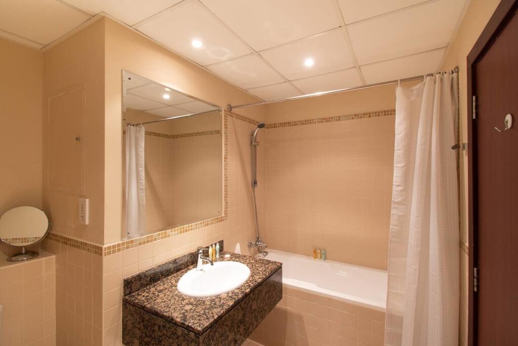 GuestReady - Sea And Marina View Mins Away From JBR Walk - thumb 7