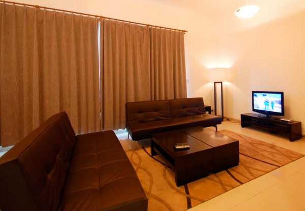 Hometown Apartments - Waterfront 1 Bedroom Apartment In Westside Marina - thumb 1