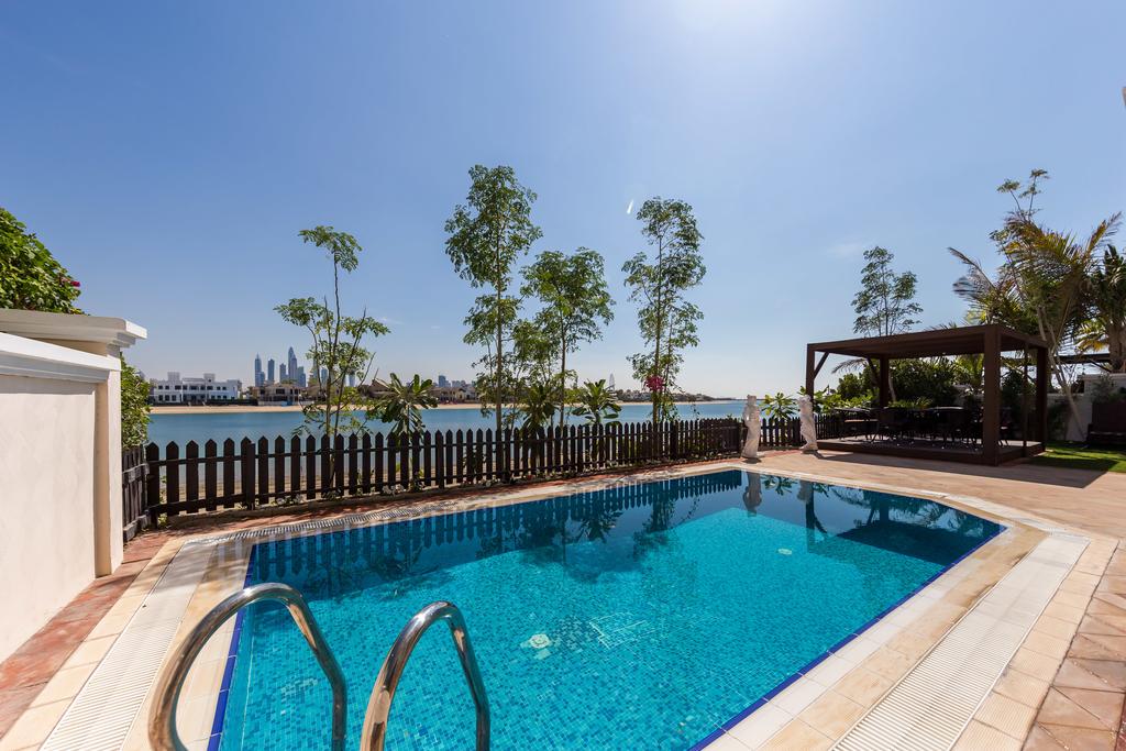 Iconic 6BR Villa With Private Pool On Palm Jumeirah - thumb 2