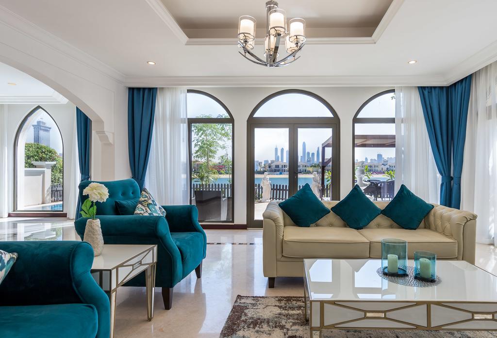 Iconic 6BR Villa With Private Pool On Palm Jumeirah - thumb 1
