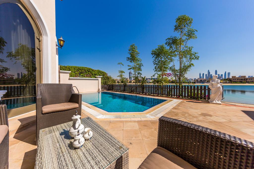 Iconic 6BR Villa With Private Pool On Palm Jumeirah - thumb 3