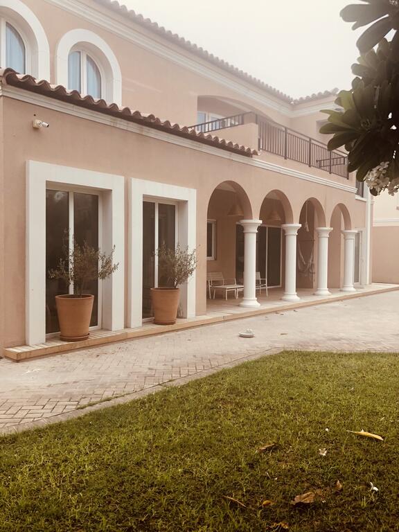Impeccable 5 Beds Villa In Dubai - thumb 3