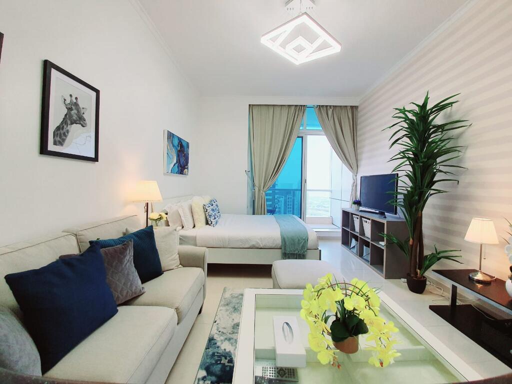 Incredible Apartment With Marina And Sea Views - thumb 0