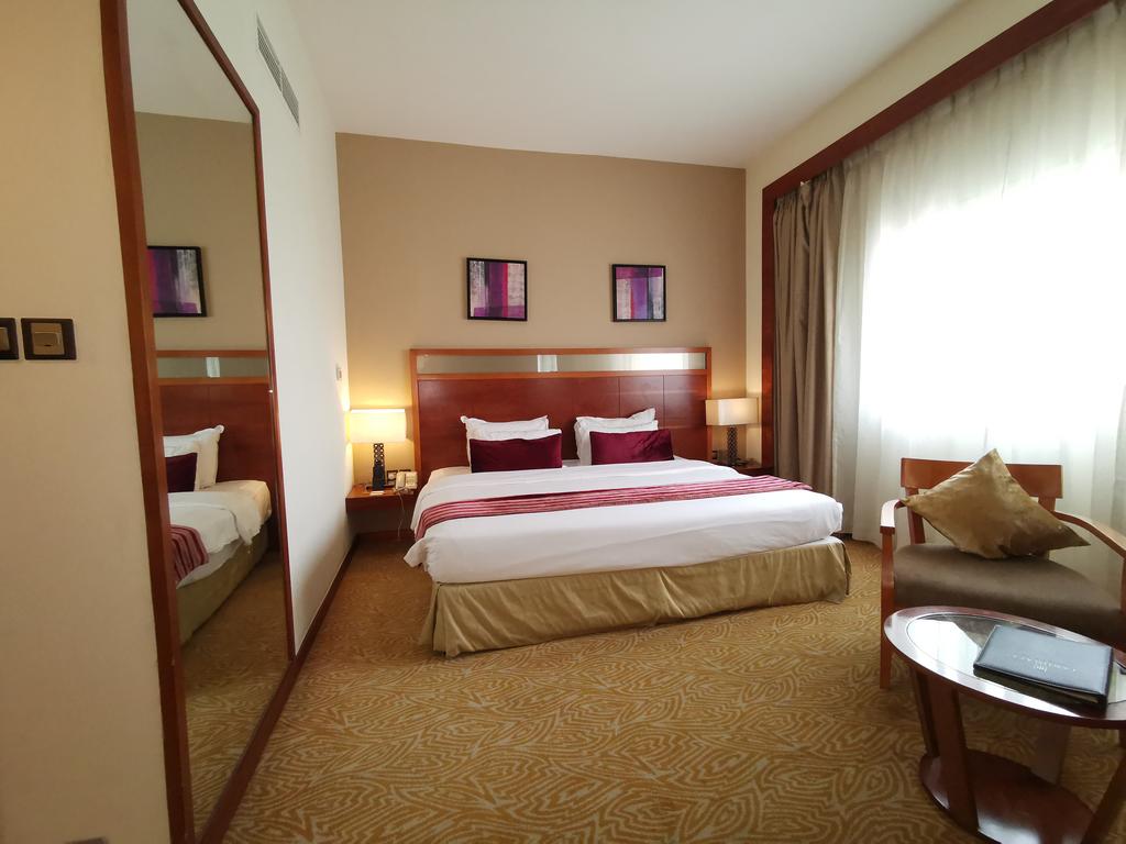 Landmark Grand Hotel - thumb 4