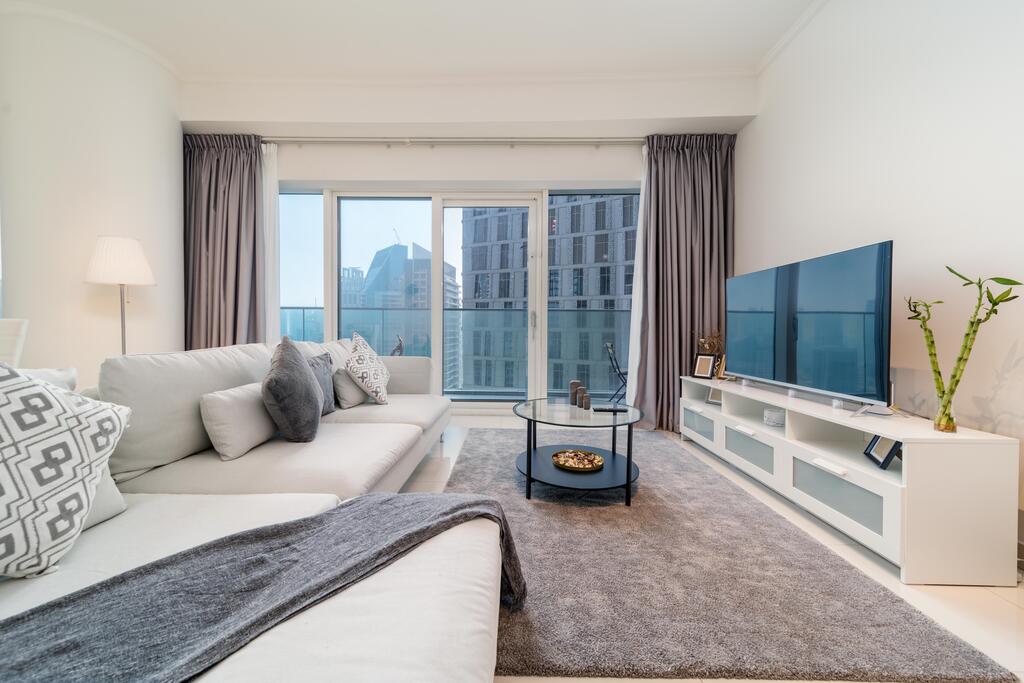LAVISH 2-BEDROOM APARTMENT IN MARINA - thumb 7
