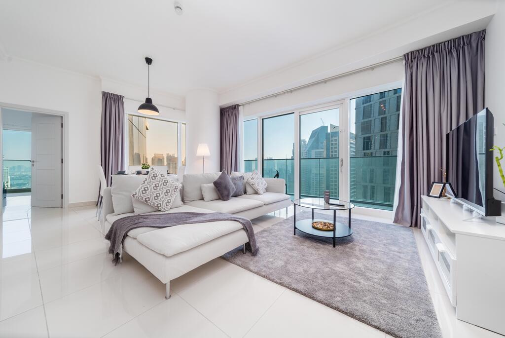 LAVISH 2-BEDROOM APARTMENT IN MARINA - thumb 1