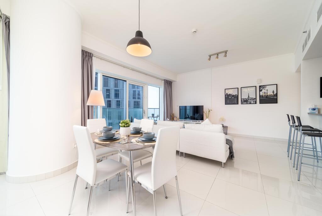 LAVISH 2-BEDROOM APARTMENT IN MARINA - thumb 4