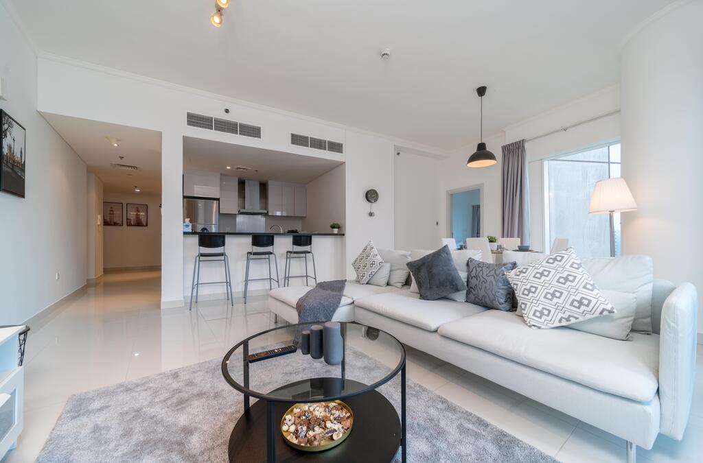 LAVISH 2-BEDROOM APARTMENT IN MARINA - thumb 0