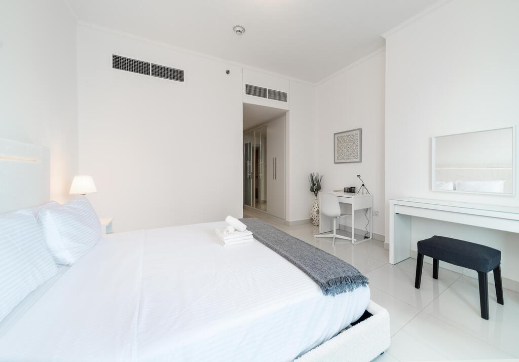 LAVISH 2-BEDROOM APARTMENT IN MARINA - thumb 5