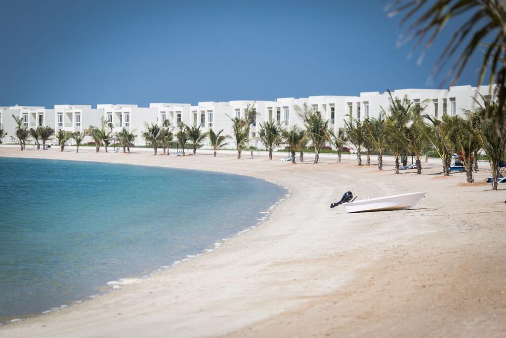 Live In The Middle Of Lagoons And Sea - thumb 5