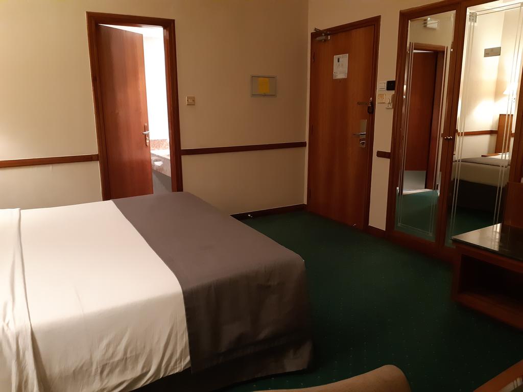 Lotus Grand Hotel - thumb 6