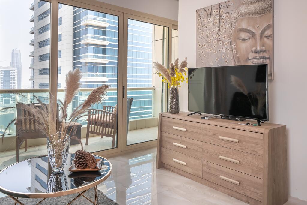 Luton Vacation Homes -Spacious Studio In Royal Oceanic, Dubai Marina - thumb 3