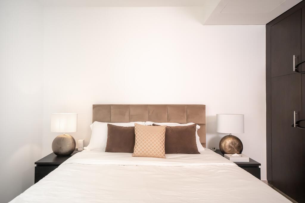 Luton Vacation Homes -Spacious Studio In Royal Oceanic, Dubai Marina - thumb 5