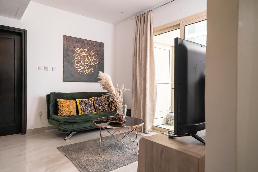 Luton Vacation Homes -Spacious Studio In Royal Oceanic, Dubai Marina - thumb 4