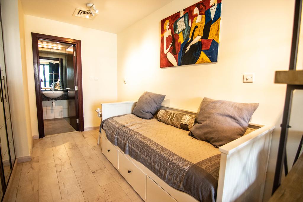 Lux BNB Jumeirah Lake Towers - thumb 1