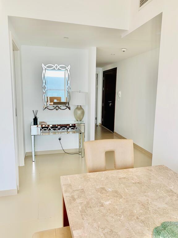 Luxurious 2 Bedroom Apartment - Direct Seaview - thumb 8