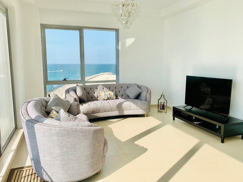 Luxurious 2 Bedroom Apartment - Direct Seaview - thumb 3