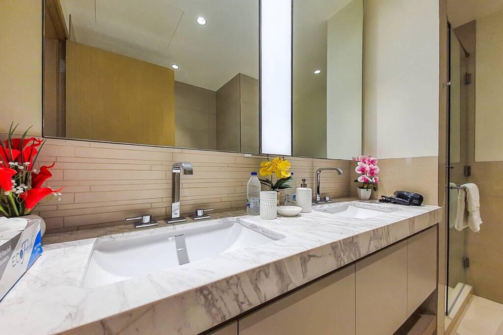 Luxurious 3 Bedroom En-Suite - thumb 5