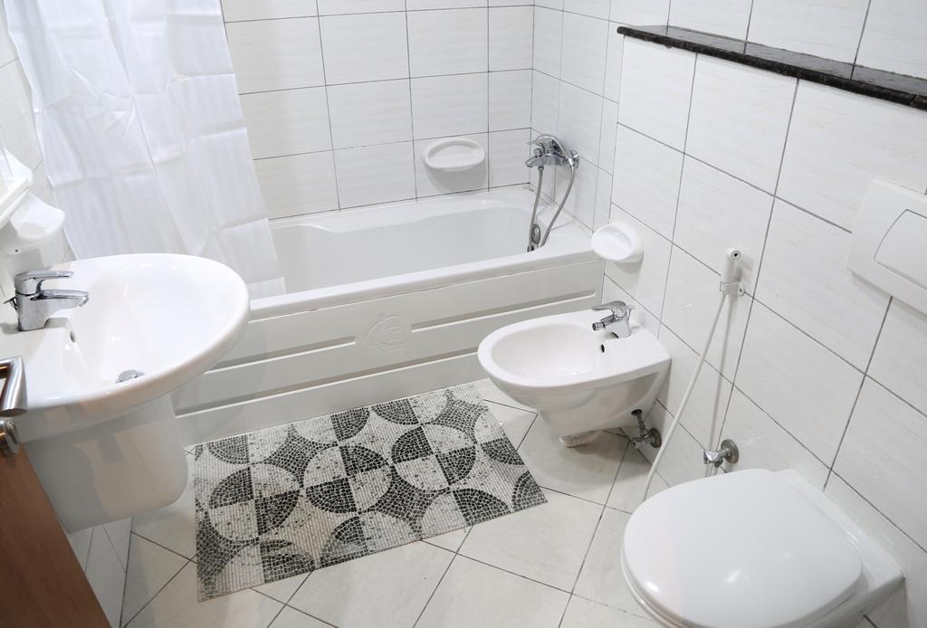 Luxurious Beach Front Room With Sea View-Private Bathroom - thumb 3