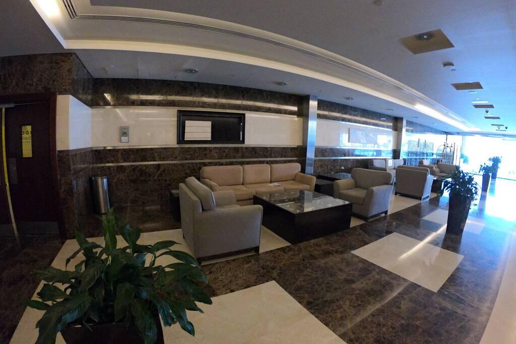 Luxurious Modern 2BR Apartment With A Dining Hall - thumb 5