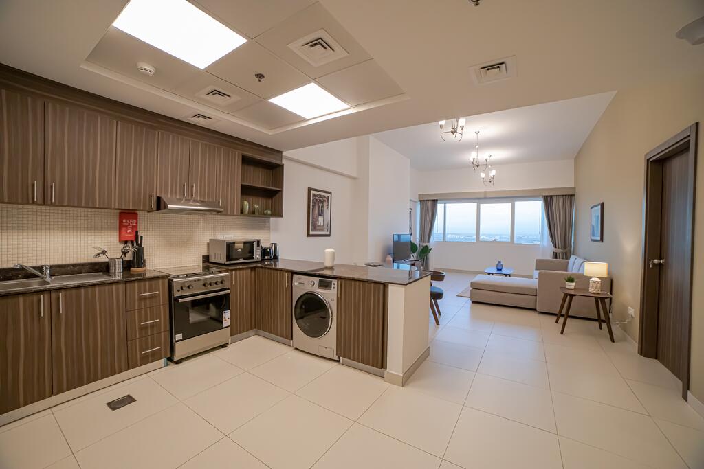 Luxury 1 BR+Guest W/Pool, Gym, Sauna - thumb 4
