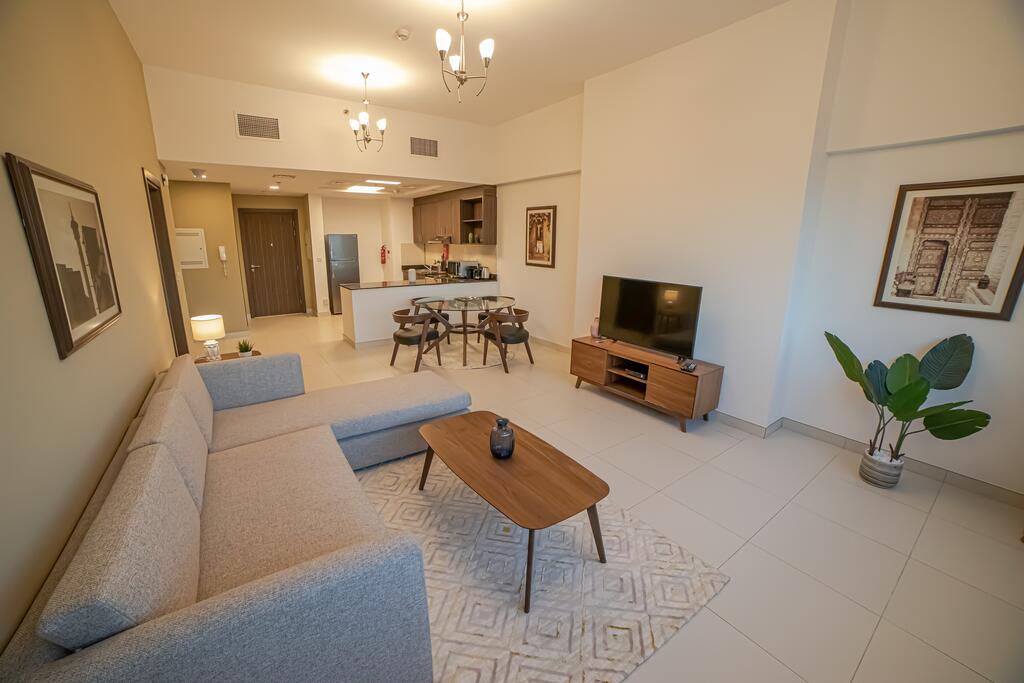 Luxury 1 BR+Guest W/Pool, Gym, Sauna - thumb 0