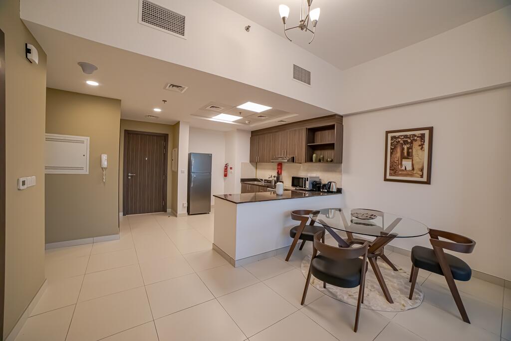Luxury 1 BR+Guest W/Pool, Gym, Sauna - thumb 2