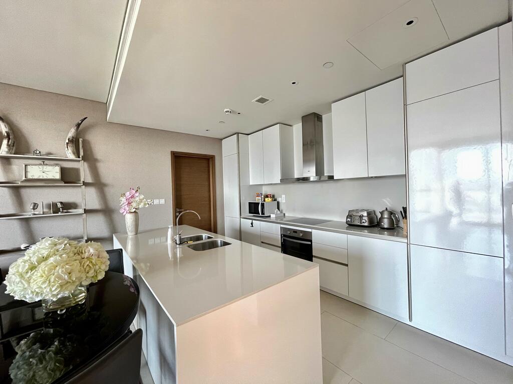 AMAZING 2 BEDROOM + KIDS ROOM-City Walk - thumb 1