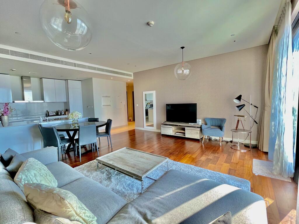AMAZING 2 BEDROOM + KIDS ROOM-City Walk - thumb 0