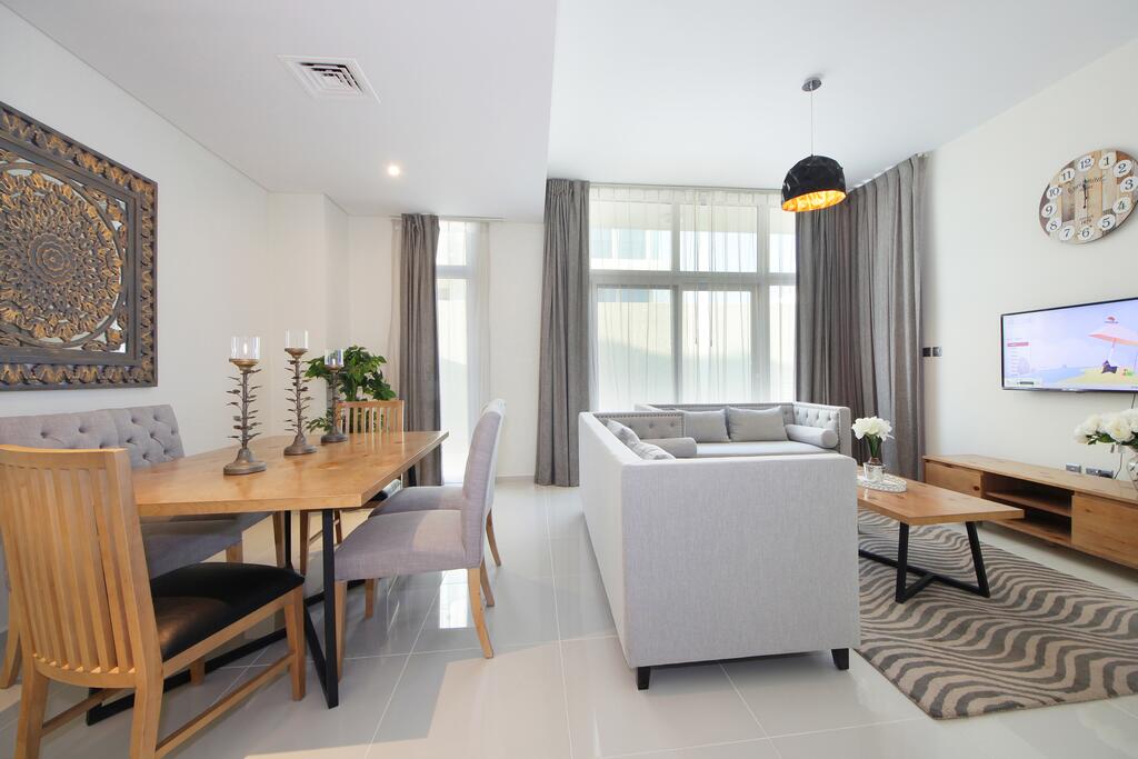 Beautiful 3 Bed Villa With Maid Room & Backyard - thumb 0