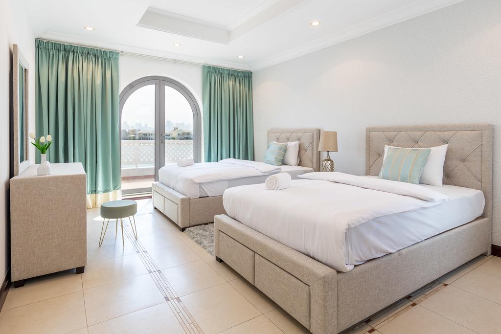 Beautiful 5BR Villa With Private Pool On Palm Jumeirah - thumb 4