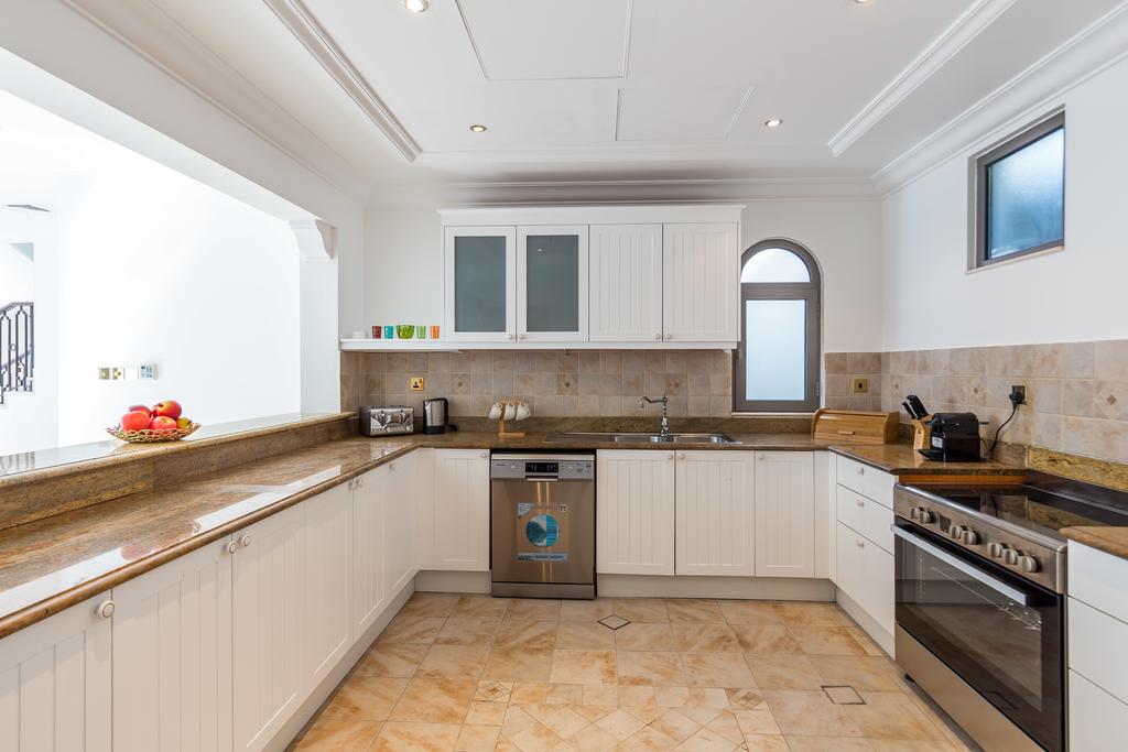 Beautiful 5BR Villa With Private Pool On Palm Jumeirah - thumb 2
