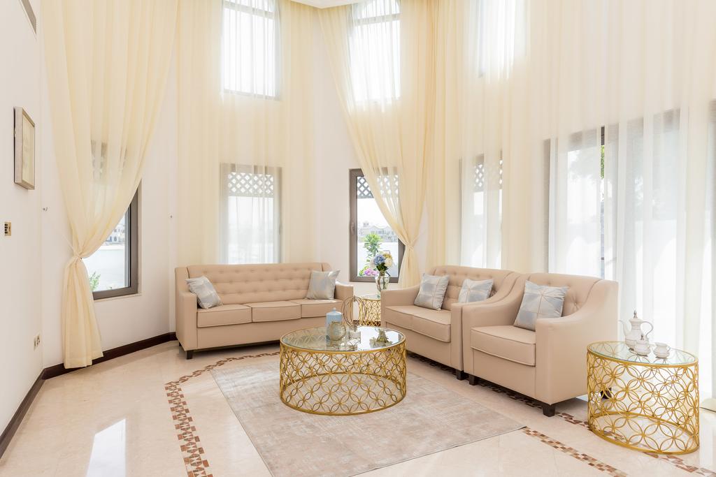 Beautiful 5BR Villa With Private Pool On Palm Jumeirah - thumb 0
