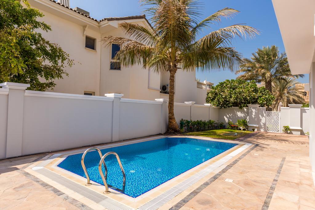 Beautiful 5BR Villa With Private Pool On Palm Jumeirah - thumb 3