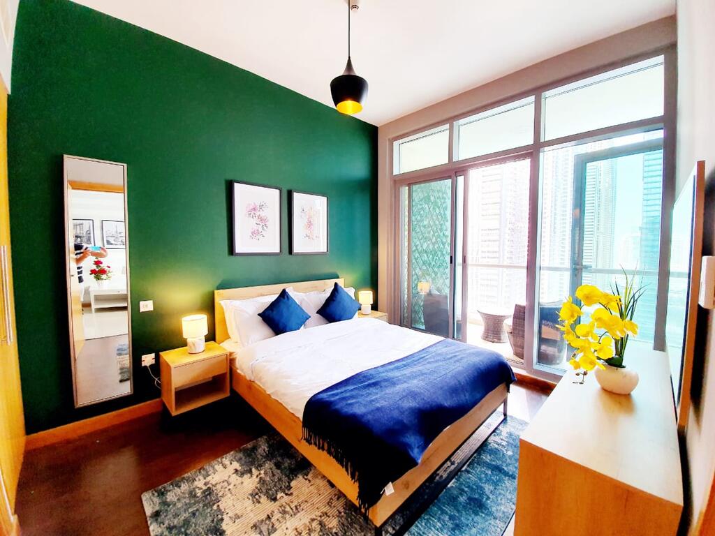 Beautifully Designed 1 Bed With Marina Views - thumb 6